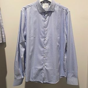 Denim & Flower long sleeve button down. Minimal wear. Great condition.